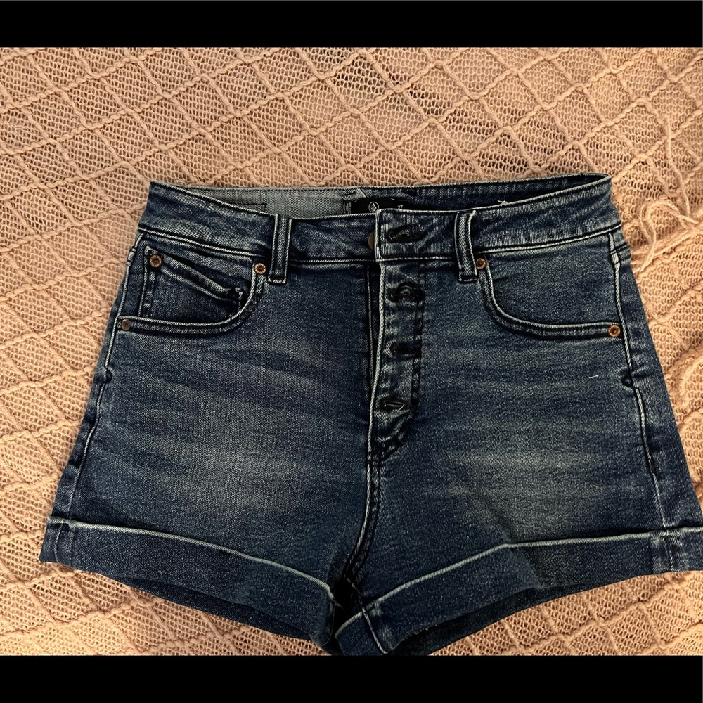 Volcom(Womens) high wasted jean shorts (never been worn)